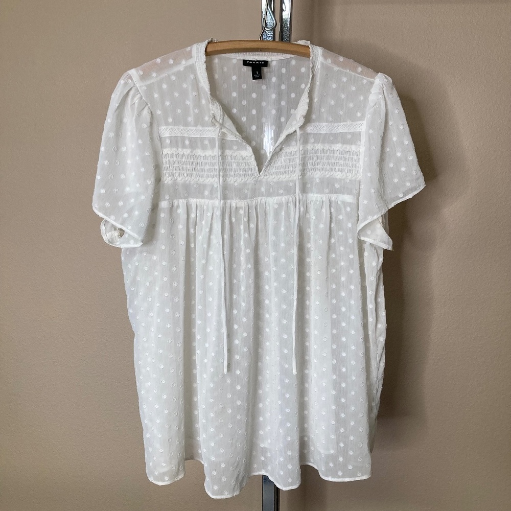 Torrid White Sheer Polka Dot Top Neck Tie Short Sleeve Size 1